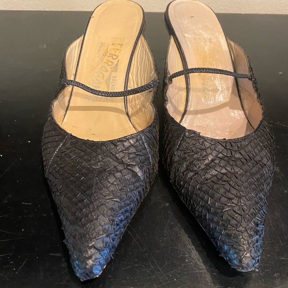 FERRAGAMO 🐍PYTHON MULES PREOWNED BLACK PYTHON Size-7.5 - Picture 1 of 14